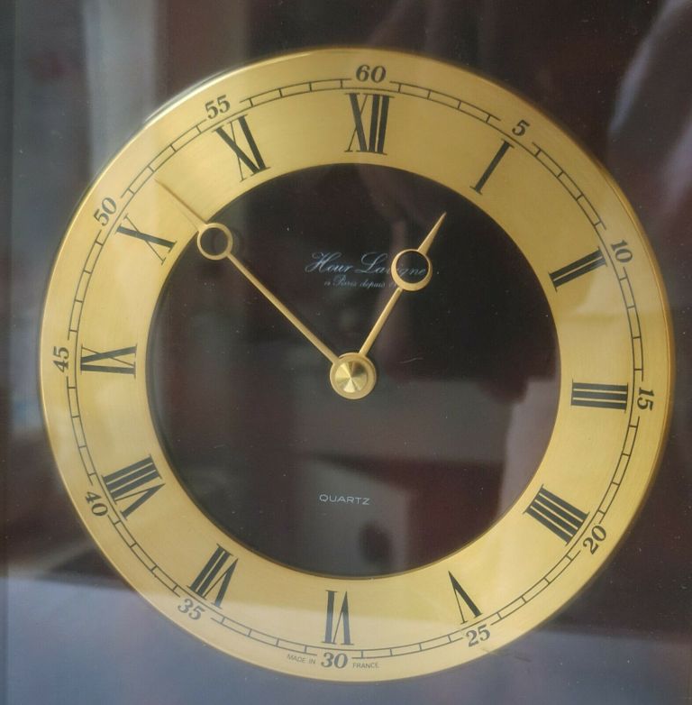 Hour Lavigne rectangle (1)